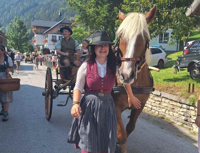 Pferdekutsche beim Almabtrieb in Kleinsölk beim Schutzengel Kirchtag