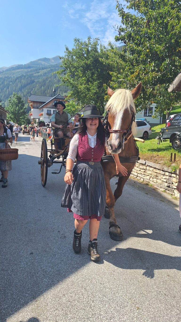 Der Almabtrieb ist eines der unzähligen Highlights vom Schutzengel-Kirchtag in Kleinsölk