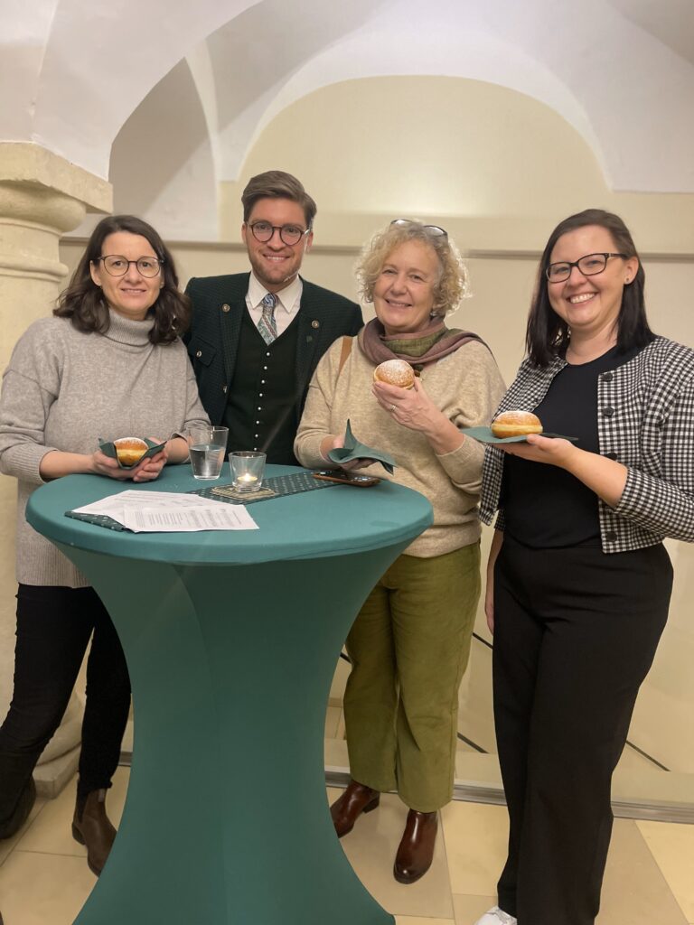 Simon Koiner (Geschäftsführer Volkskultur Steiermark) mit dem Team von MUSIS